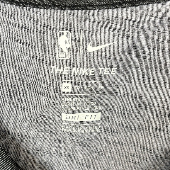NWOT Nike Dri-Fit V-Neck Gray Athletic Cut NBA Brooklyn Nets Short Sleeve Shirt - Picture 5 of 13